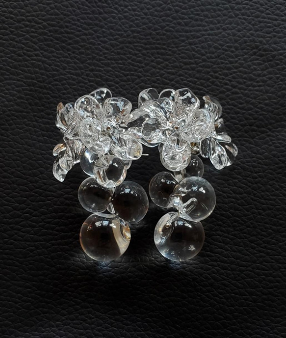 どこから見ても美しい　透明感ピアス＆イヤリング 1枚目の画像