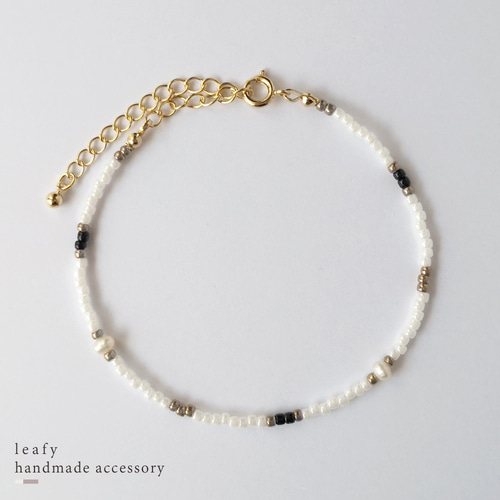 シックなビーズの綺麗めヘンプブレスレット 男女兼用のシックなビーズの綺麗めヘンプブレスレット