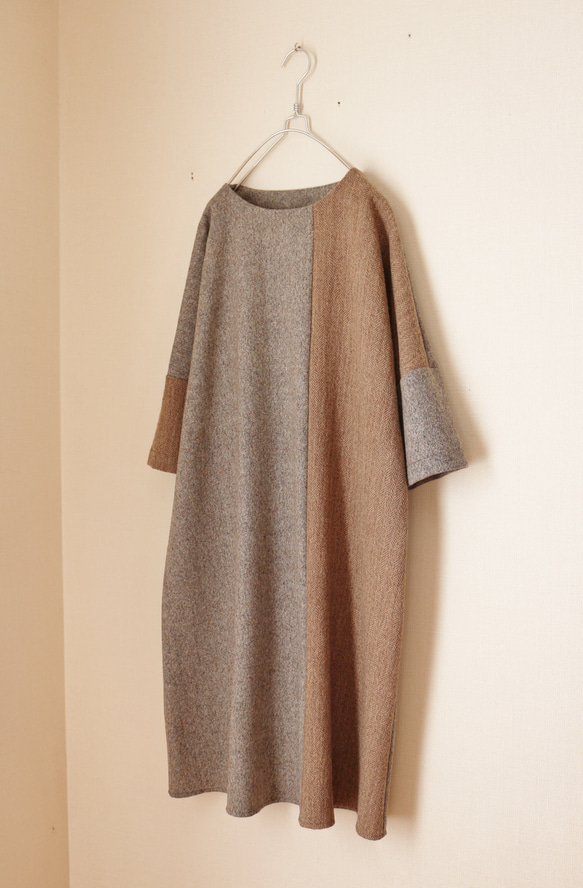 バイカラーのロングワンピース　ベージュ　ツイード×ヘリンボーン 6枚目の画像