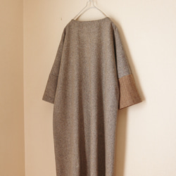 バイカラーのロングワンピース　ベージュ　ツイード×ヘリンボーン 7枚目の画像