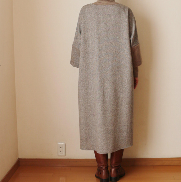 バイカラーのロングワンピース　ベージュ　ツイード×ヘリンボーン 4枚目の画像