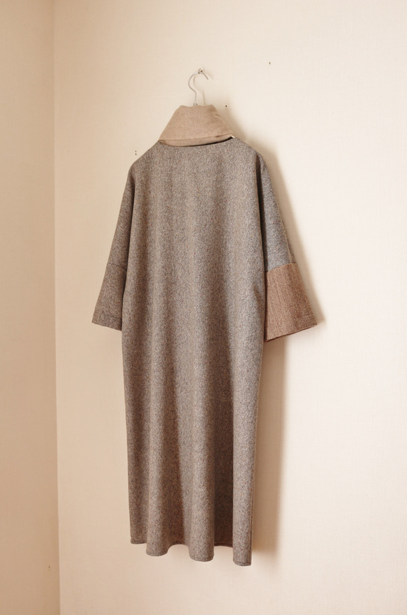 バイカラーのロングワンピース　ベージュ　ツイード×ヘリンボーン 5枚目の画像