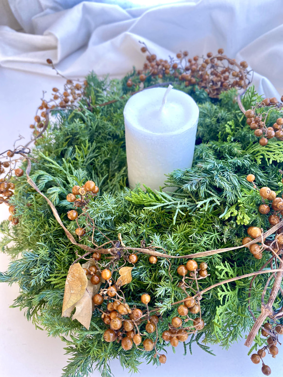 針葉樹と実もののwinter wreath☆クリスマスから新春にかけて☆キャンドルリース☆ 10枚目の画像