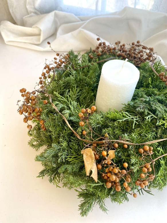 針葉樹と実もののwinter wreath☆クリスマスから新春にかけて☆キャンドルリース☆ 8枚目の画像