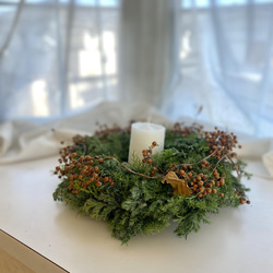 針葉樹と実もののwinter wreath☆クリスマスから新春にかけて☆キャンドルリース☆ 2枚目の画像