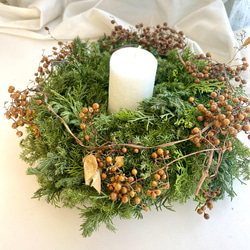 針葉樹と実もののwinter wreath☆クリスマスから新春にかけて☆キャンドルリース☆ 6枚目の画像