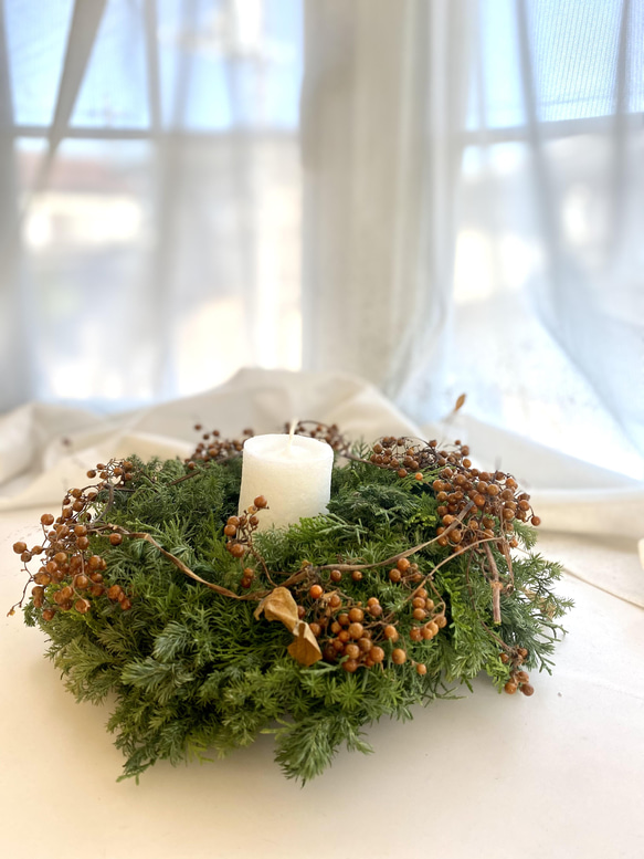 針葉樹と実もののwinter wreath☆クリスマスから新春にかけて☆キャンドルリース☆ 3枚目の画像