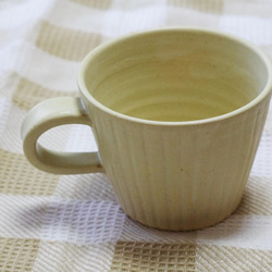 クリーム色のマグカップ(鎬) 3枚目の画像
