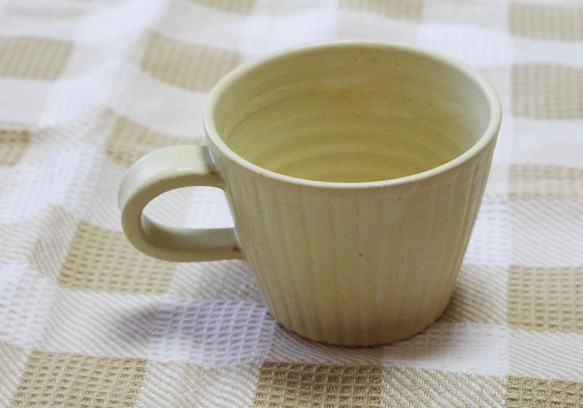 クリーム色のマグカップ(鎬) 3枚目の画像
