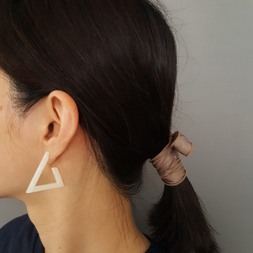 4pcs] 韓国製 アクリルパーツ 三角ピアス ホワイト サージカル 