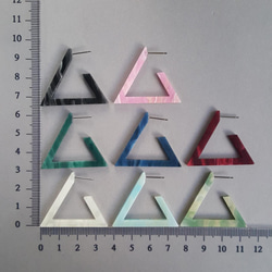 [4pcs] 韓国製 アクリルパーツ 三角ピアス  マーブルグリーン サージカルステンレスポスト 2枚目の画像