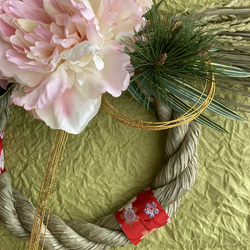 正月しめ飾り淡ピンク芍薬と金の水引 4枚目の画像