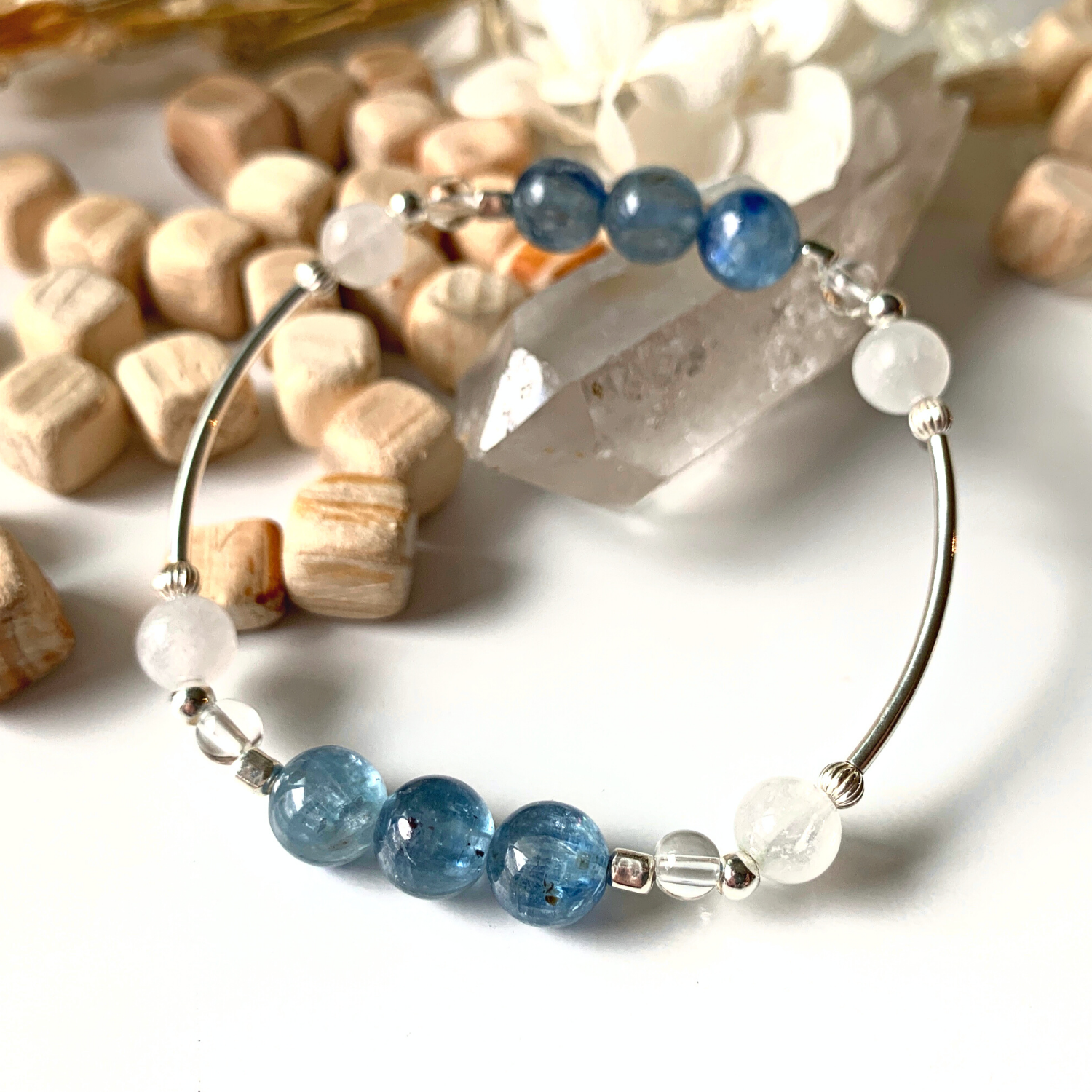カイヤナイトxブルームーンストーン　天然石 ブレスレット