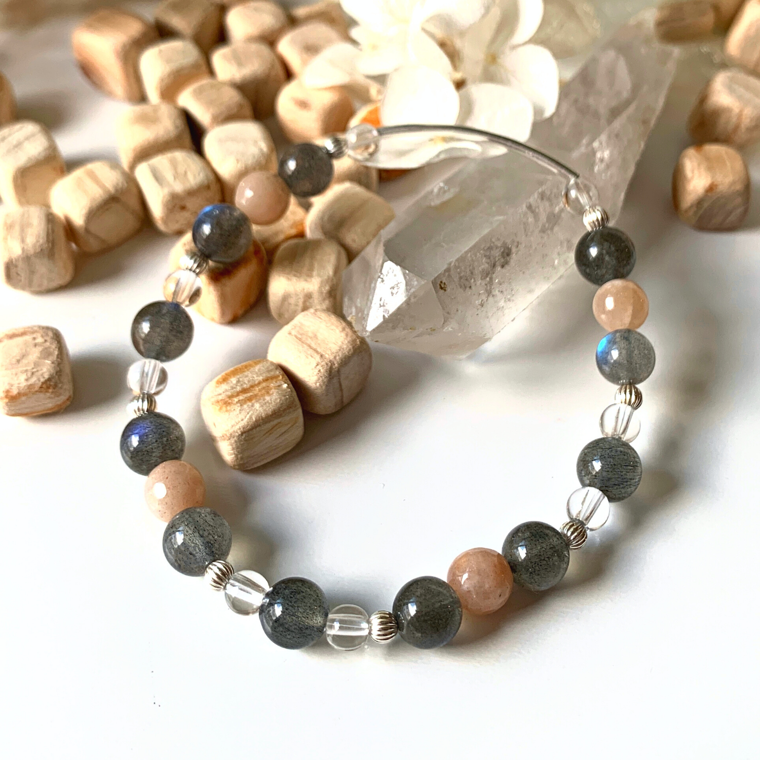 【癒し・平和】ラブラドライトxオレンジムーンストーンxクリスタル　天然石 ブレスレット 4,680円