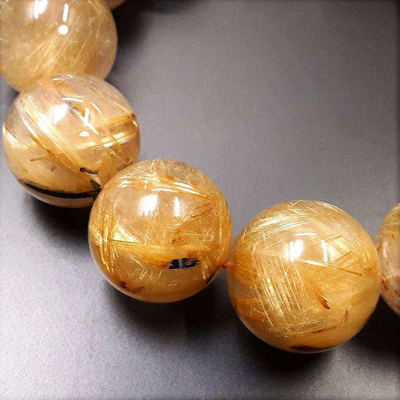 【重厚感がすごい】現品一点物 太陽放射タイチンルチル ブレスレット 金針水晶 数珠 １７ミリ ９４ｇ ＴＨＲ４１ ギフト 11枚目の画像