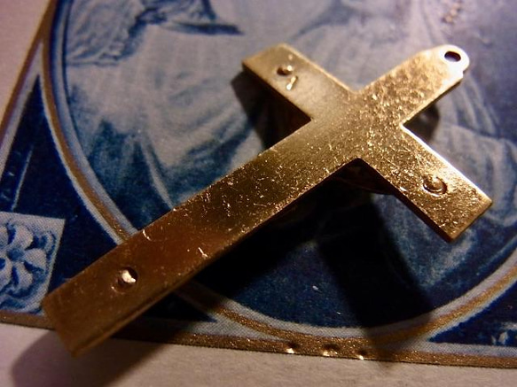 フランス ヴィンテージ デッドストック マロン エマイユ 真鍮 クロス 2個 キリスト 十字架 チャーム 3枚目の画像
