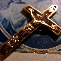フランス ヴィンテージ デッドストック マロン エマイユ 真鍮 クロス 2個 キリスト 十字架 チャーム 2枚目の画像