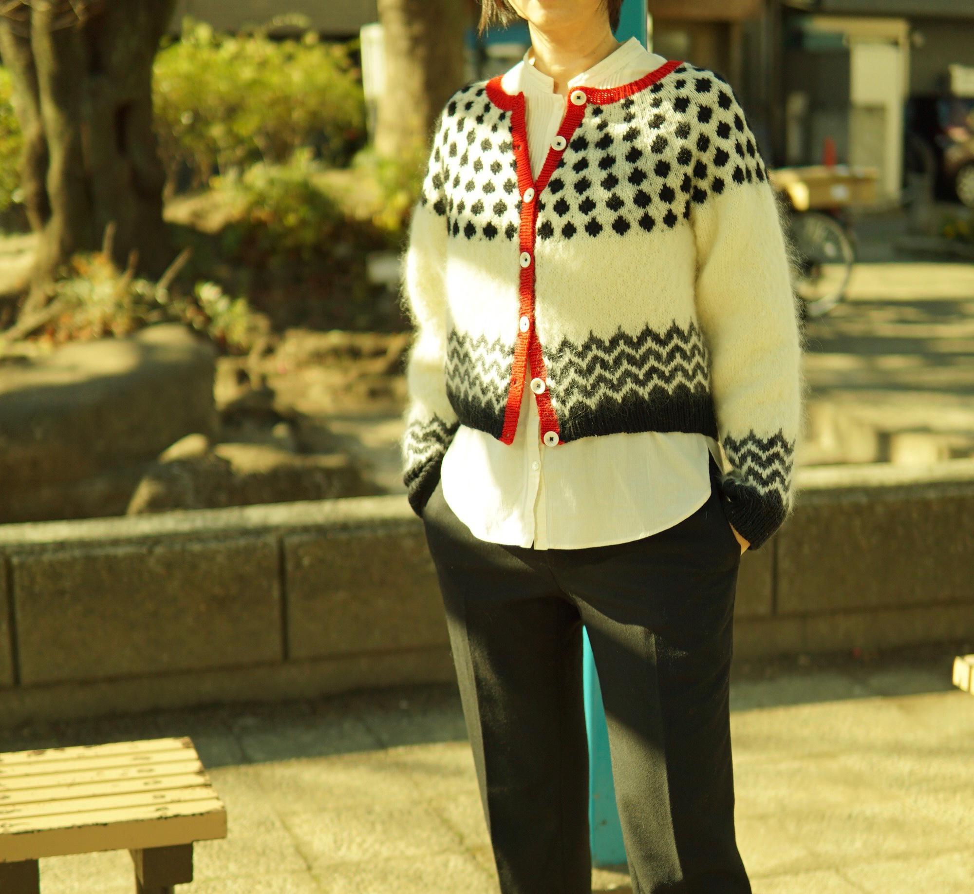 アカゲラのカーディガン