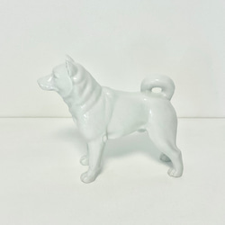 白磁の秋田犬(芝犬) 1枚目の画像