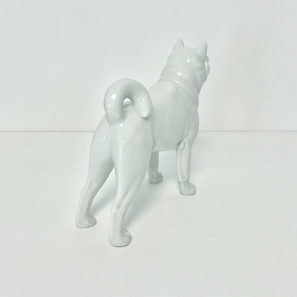白磁の秋田犬(芝犬) 5枚目の画像