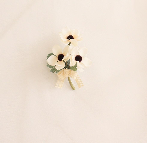 アイボリーの小花♪～小さな花束のようなコサージュ～さりげないおしゃれに♪ 2枚目の画像