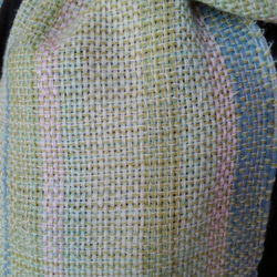 パステルカラーの手織りマフラー（グリーン系） 4枚目の画像