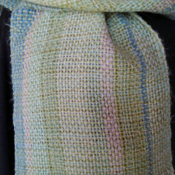 パステルカラーの手織りマフラー（グリーン系） 5枚目の画像