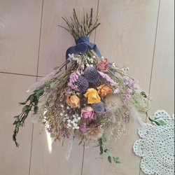 40cmバラと瑠璃玉アザミのナチュラルドライフラワースワッグ 花束