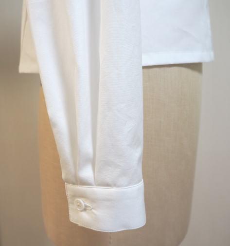 ショールカラーのフリル付きブラウスB（白地）