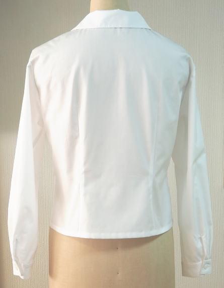 ショールカラーのフリル付きブラウスB（白地）