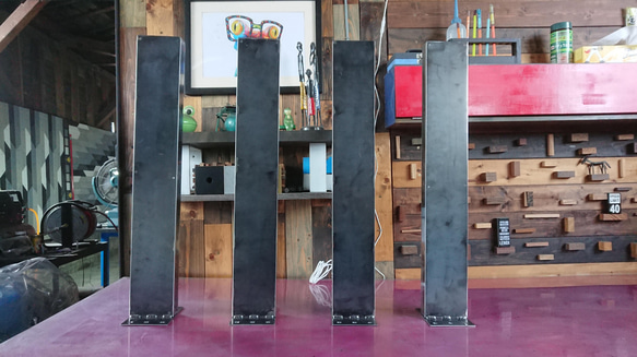 無塗装でアイアンなBOX鉄脚♪ 40×100×650mm □型 4脚ver 無塗装でアイアンなBOX鉄脚♪ 40×100×650mm □型 4脚ver
