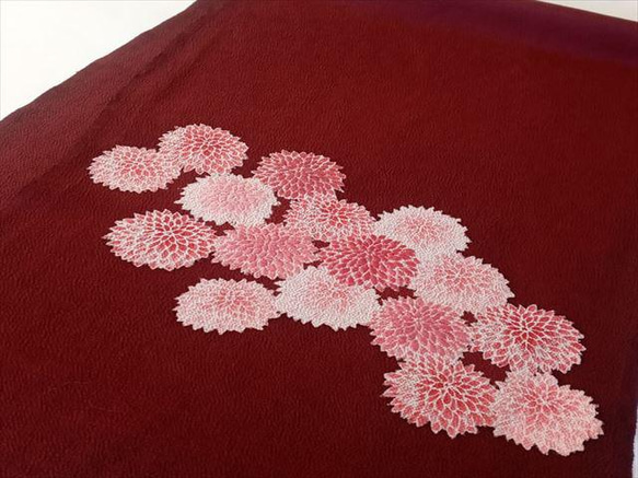 正絹はぎれ】葡萄色のちりめんに乱菊の刺繍花柄生地A 約34.5×100cm 