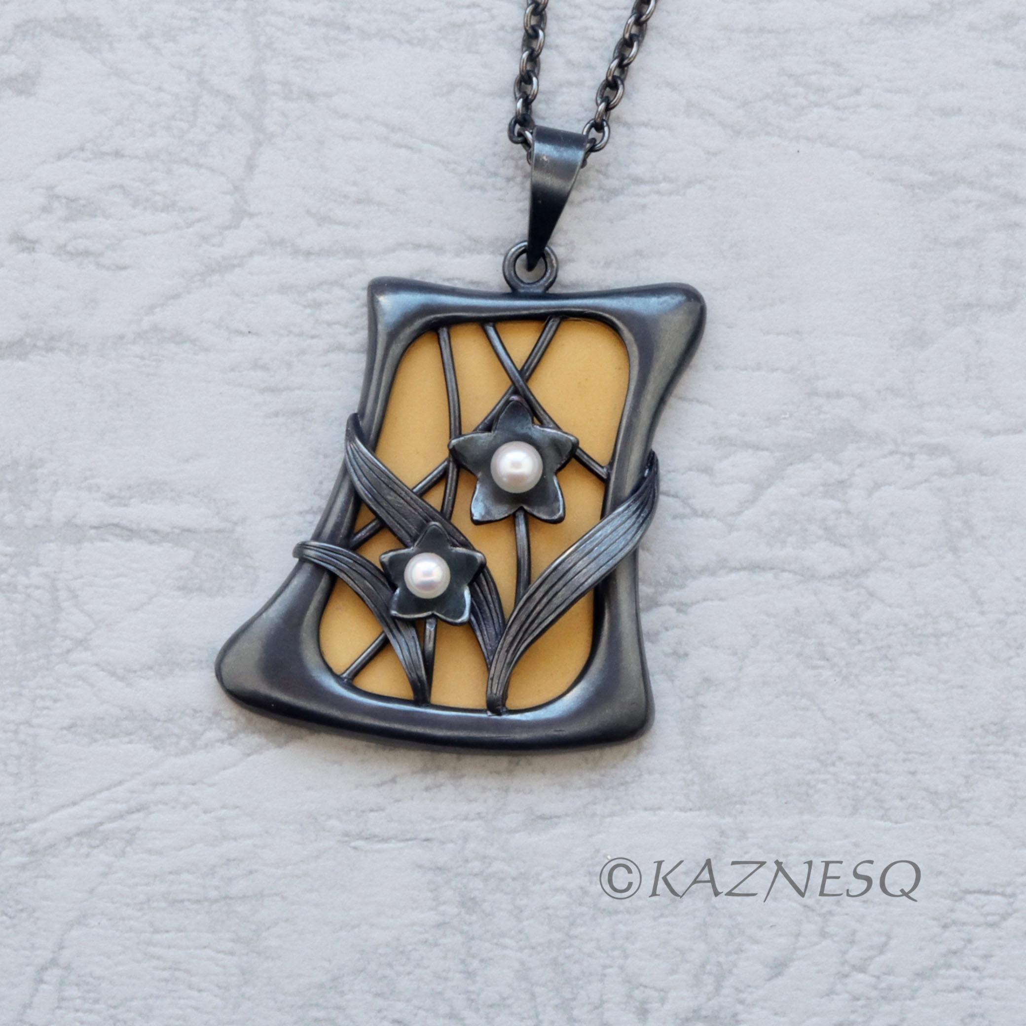 アコヤとケンブーのアールヌーボー風の小花のペンダントネックレス