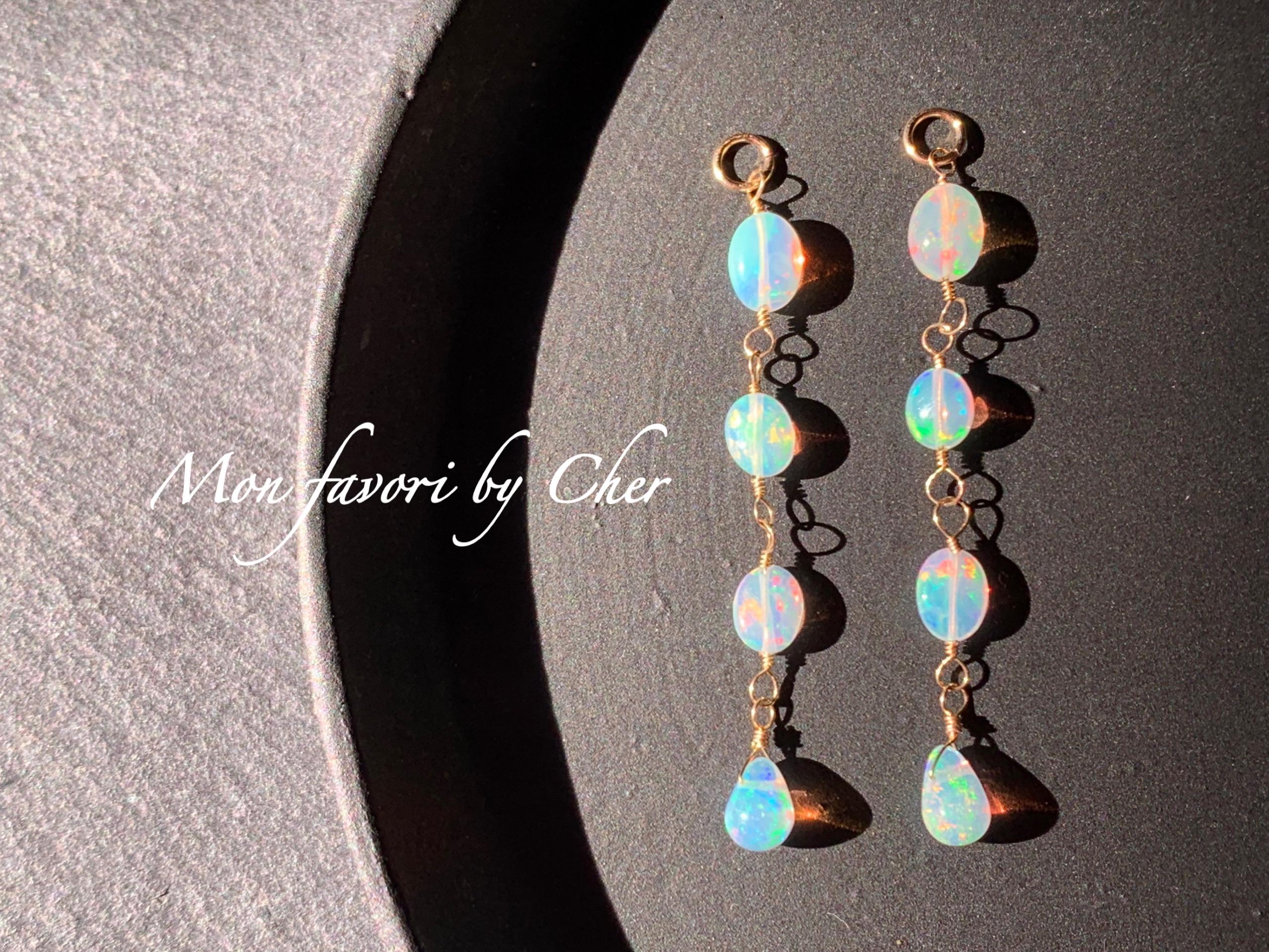 大人かわいい天然石 ブルーオパールフラワーカービングのチャーム