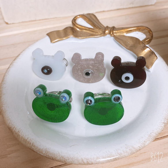 レジン くまくんとかえるちゃんの指輪 指輪・リング la-pua 通販