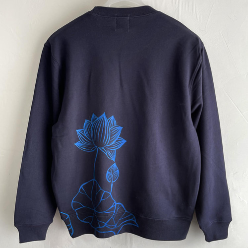 手描き青蓮の花柄トレーナー ネイビー クルーネックスウェット 