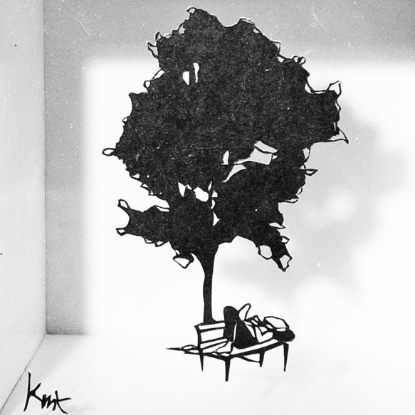 ミニ切り絵「木陰で昼寝」インテリア　プレゼント 1枚目の画像