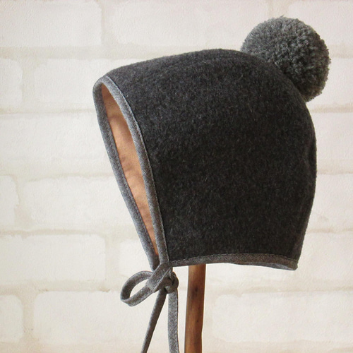 ポンポン付き♡グレー＊ウールモッサのボンネット 帽子(ベビー・キッズ