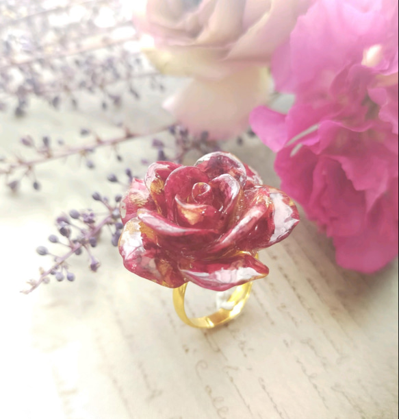 〜真紅の薔薇の指輪〜　リング　シンプル　バラ　ばら　林檎　りんご　リンゴ　レジン　クリア　ドライフラワー　赤　かわいい　 8枚目の画像