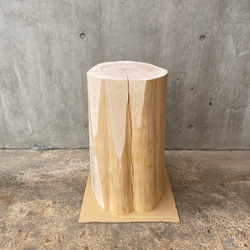 【ヒノキの切り株造形的スツール】 木 丸太椅子  オブジェ フラワーディスプレイ ナチュラル 植物置き サイドテーブル 2枚目の画像
