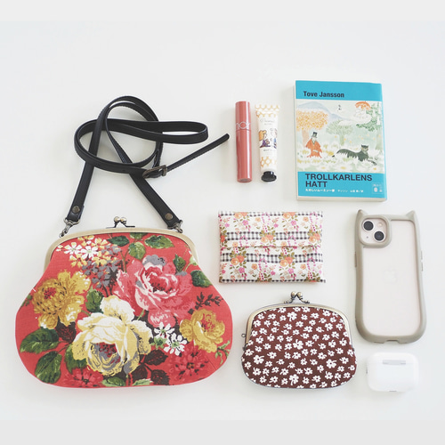 □ヴィンテージ生地のがま口ショルダーバッグ / 赤地にバラ□ haricot