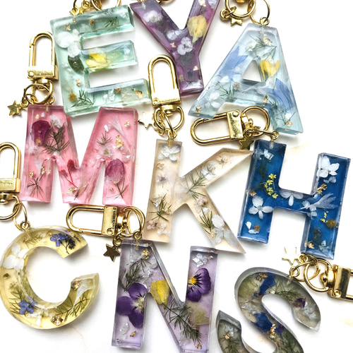レジン／イニシャルキーホルダー／アルファベットキーホルダー