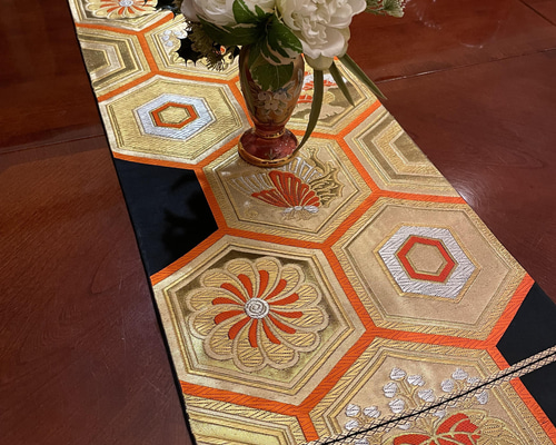 豪華刺繍 正絹テーブルランナー 帯リメイク お正月 プレゼント 豪華刺繍 正絹テーブルランナー 帯リメイク お正月 プレゼント