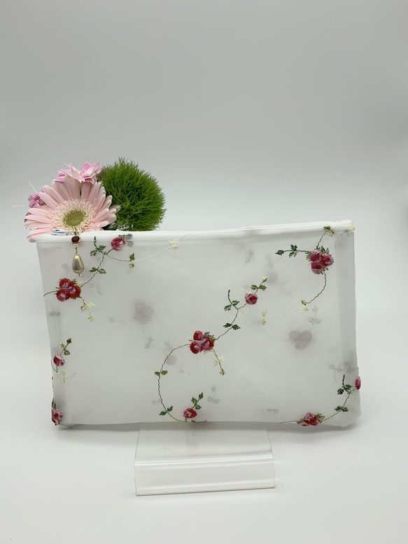 シースルーなフラットポーチ オーガンジー花柄刺繍とハードメッシュ