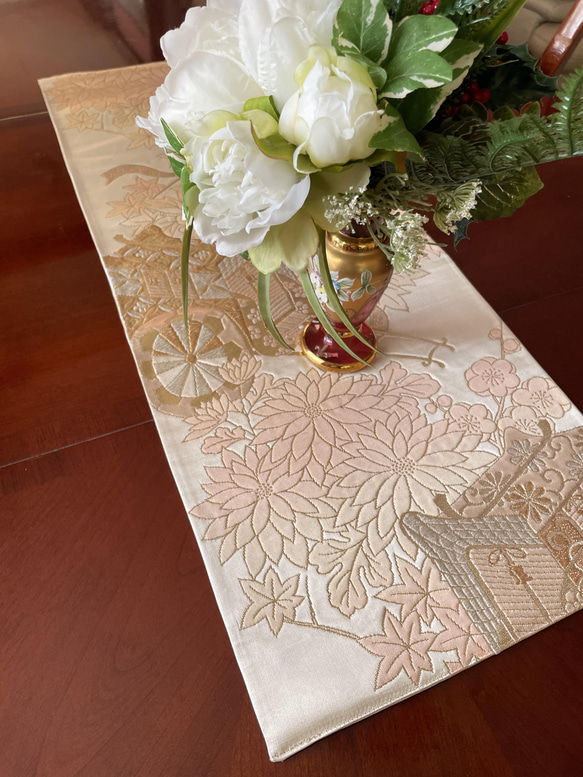 豪華刺繍　正絹テーブルセンター　帯リメイク　お正月　プレゼント198 1枚目の画像
