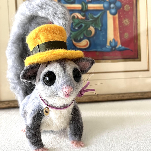 フクロモモンガのモモ太くん 枝に止まらせるのもかわいい