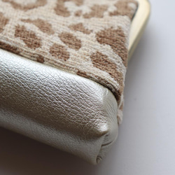 雪尼爾編織豹紋錢包迷你錢包/配件包米色 第3張的照片