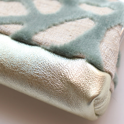 親子扣環錢包/飾品包，天鵝絨布料和牛皮材質，薄荷綠×鉑金 第6張的照片