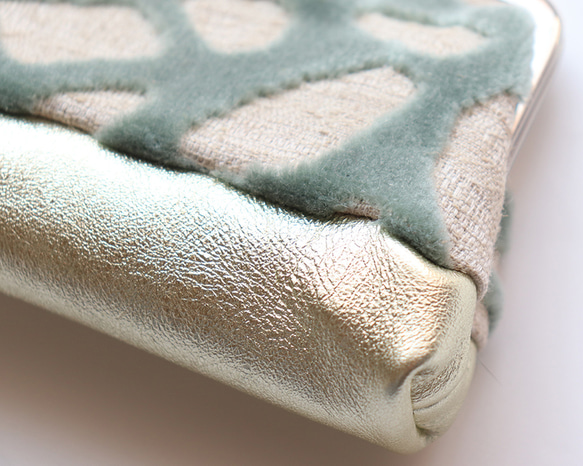 親子扣環錢包/飾品包，天鵝絨布料和牛皮材質，薄荷綠×鉑金 第6張的照片