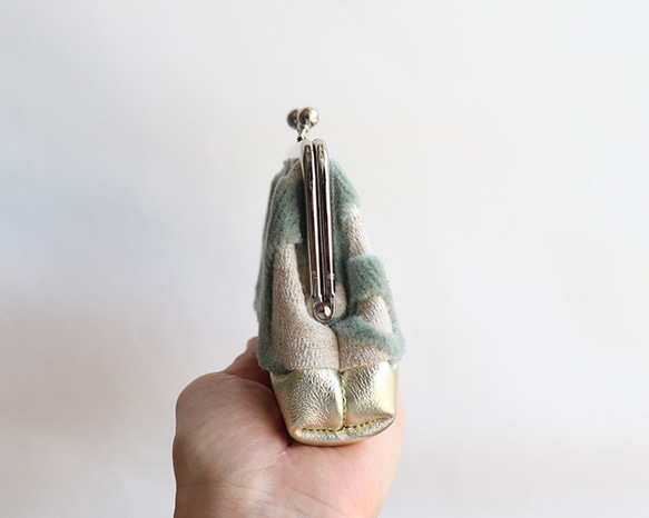 親子扣環錢包/飾品包，天鵝絨布料和牛皮材質，薄荷綠×鉑金 第4張的照片